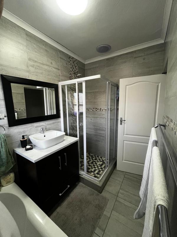 4 Bedroom Property for Sale in Goodwood Estate Western Cape